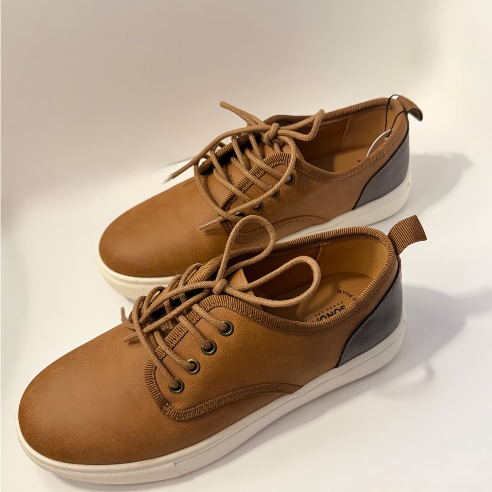 NWT Sonoma Goods For Life Kids Memory Foam Sneakers - Size 2 (Cognac)